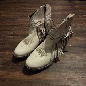 Sterling Sliver Cowgirl Boots Fringe Western Ankle Boots - Cream